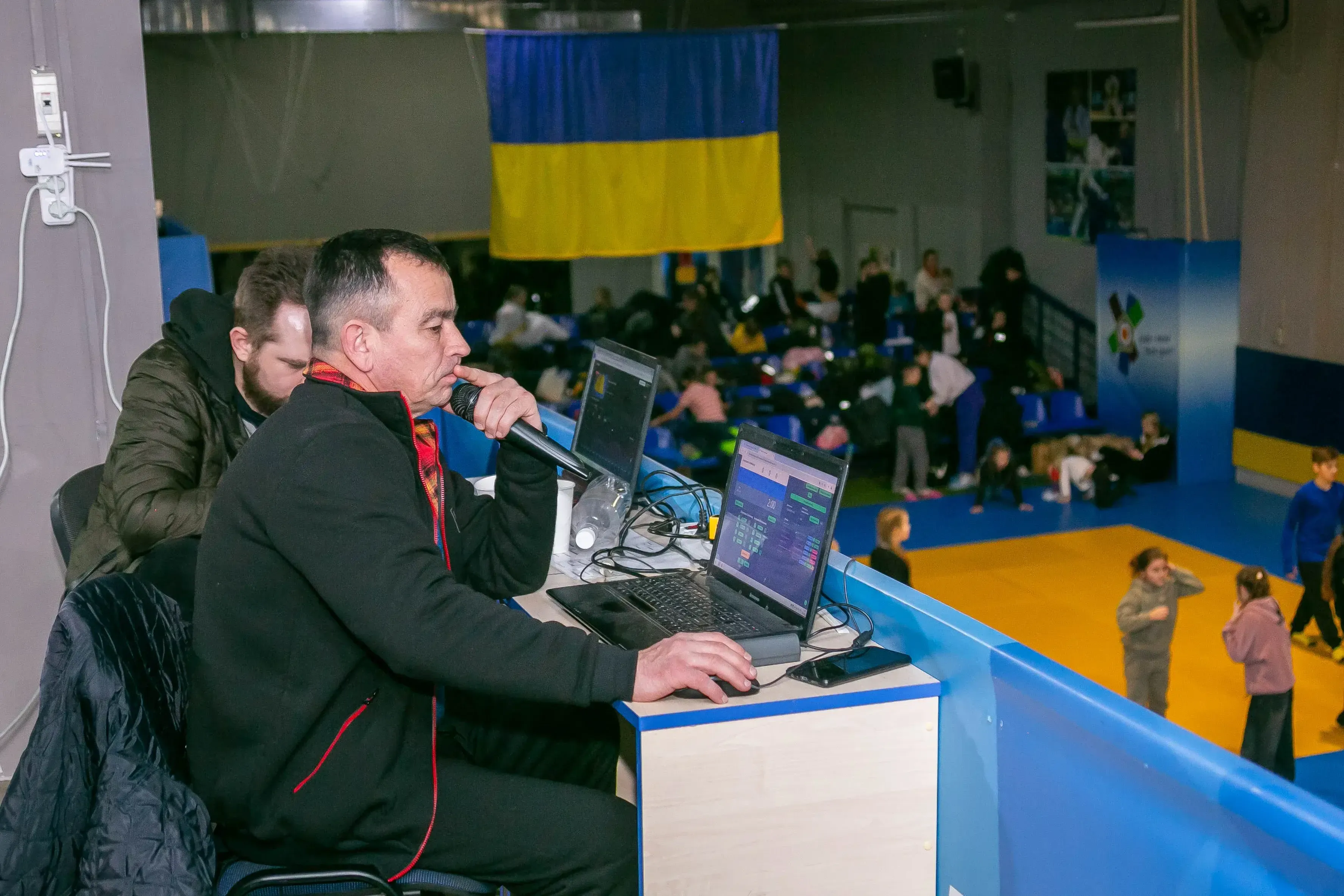 Суддя оголошує результати поєдинку