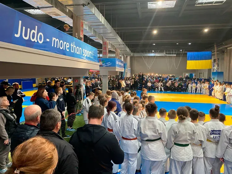 Юні дзюдоїсти перед початком боїв на турнірі