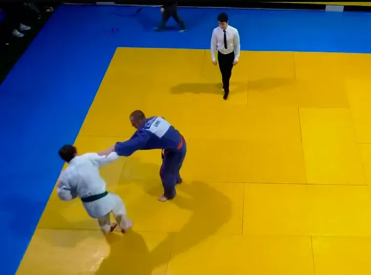 Боротьба у фінальному поєдинку дзюдо Південна ліга