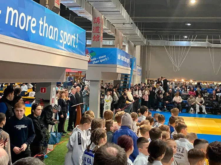 Юні дзюдоїсти перед початком турніру